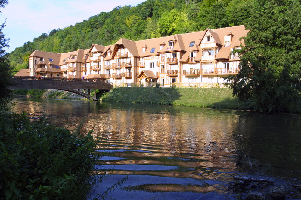 Karma Manoir Des Deux Amants Aparthotel Connelles Luaran gambar