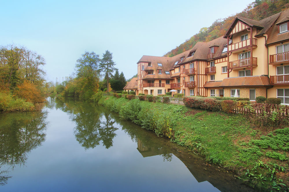 Karma Manoir Des Deux Amants Aparthotel Connelles Luaran gambar