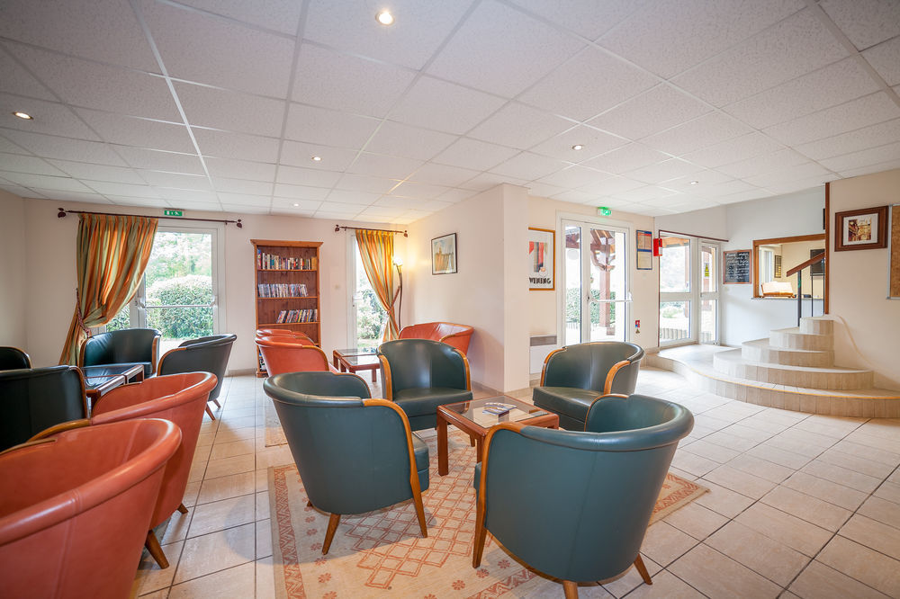 Karma Manoir Des Deux Amants Aparthotel Connelles Luaran gambar