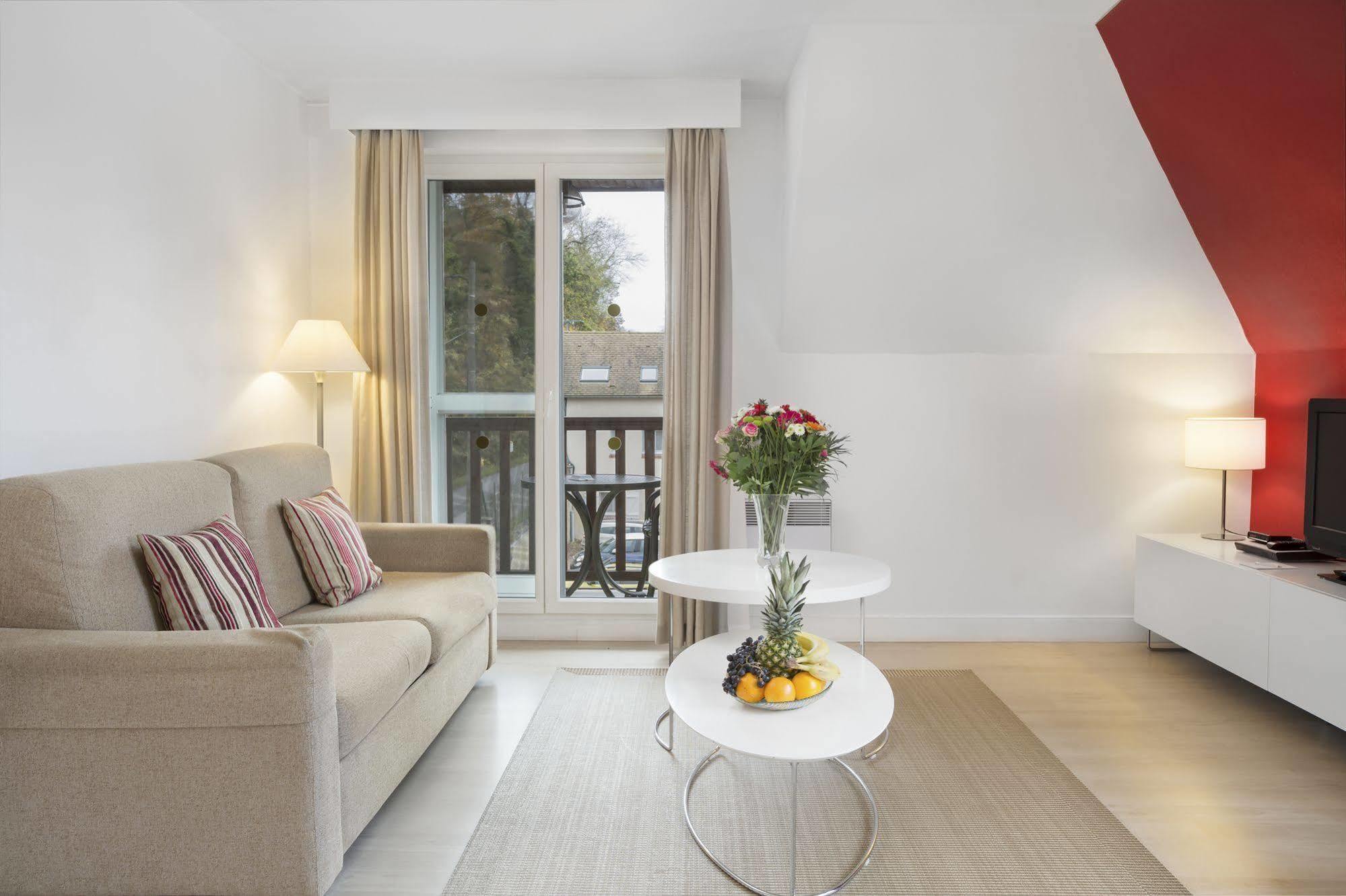 Karma Manoir Des Deux Amants Aparthotel Connelles Luaran gambar