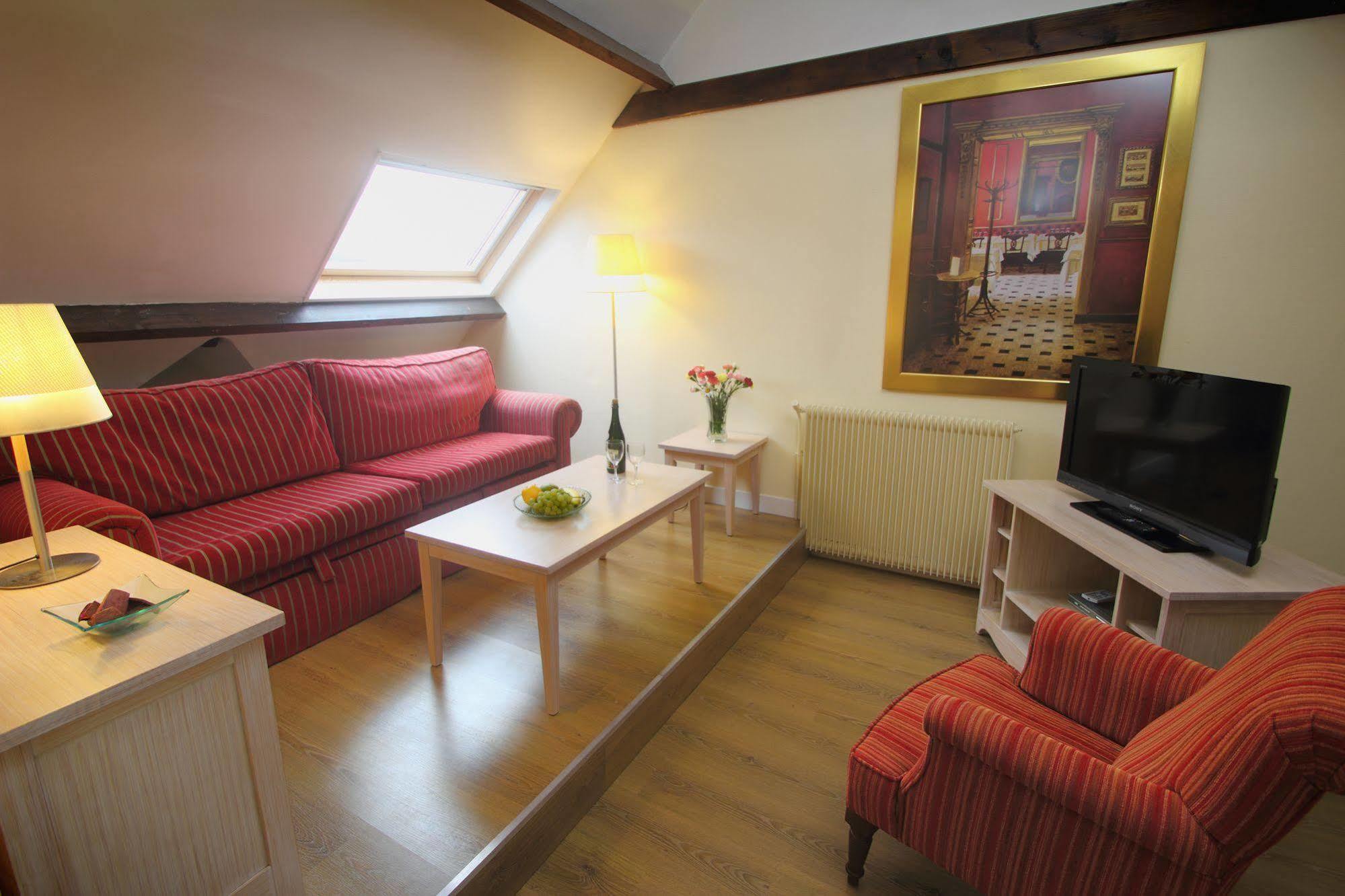 Karma Manoir Des Deux Amants Aparthotel Connelles Luaran gambar