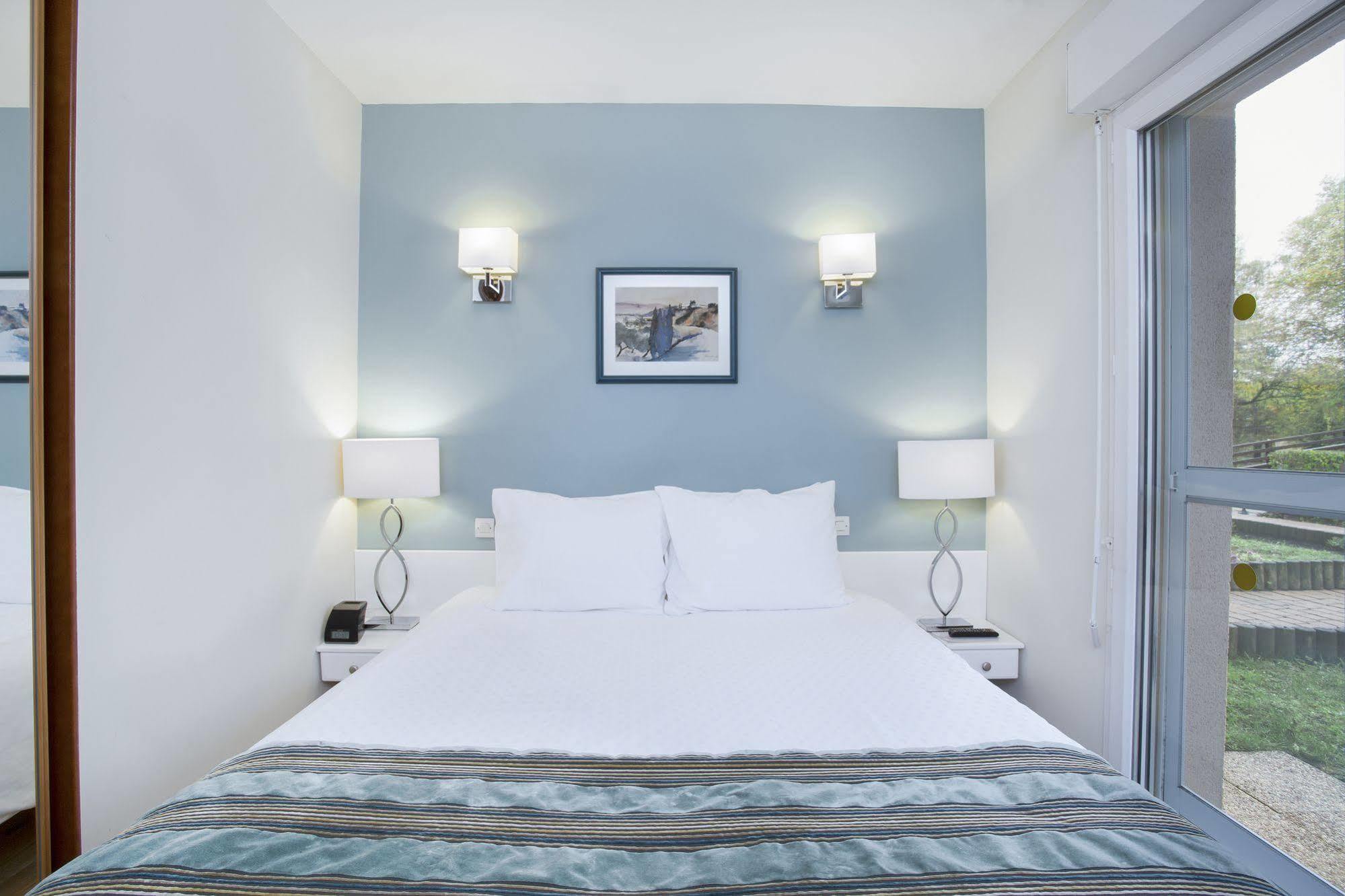 Karma Manoir Des Deux Amants Aparthotel Connelles Luaran gambar