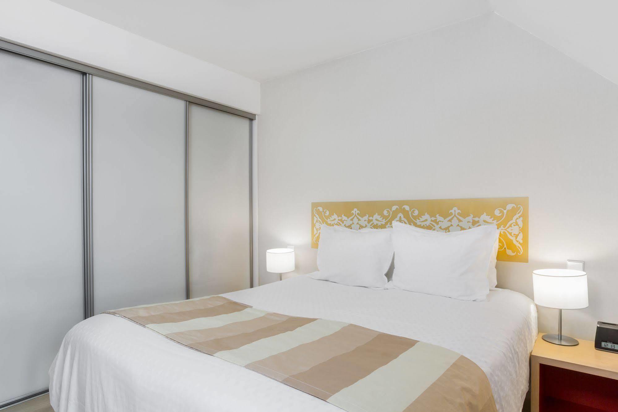 Karma Manoir Des Deux Amants Aparthotel Connelles Luaran gambar