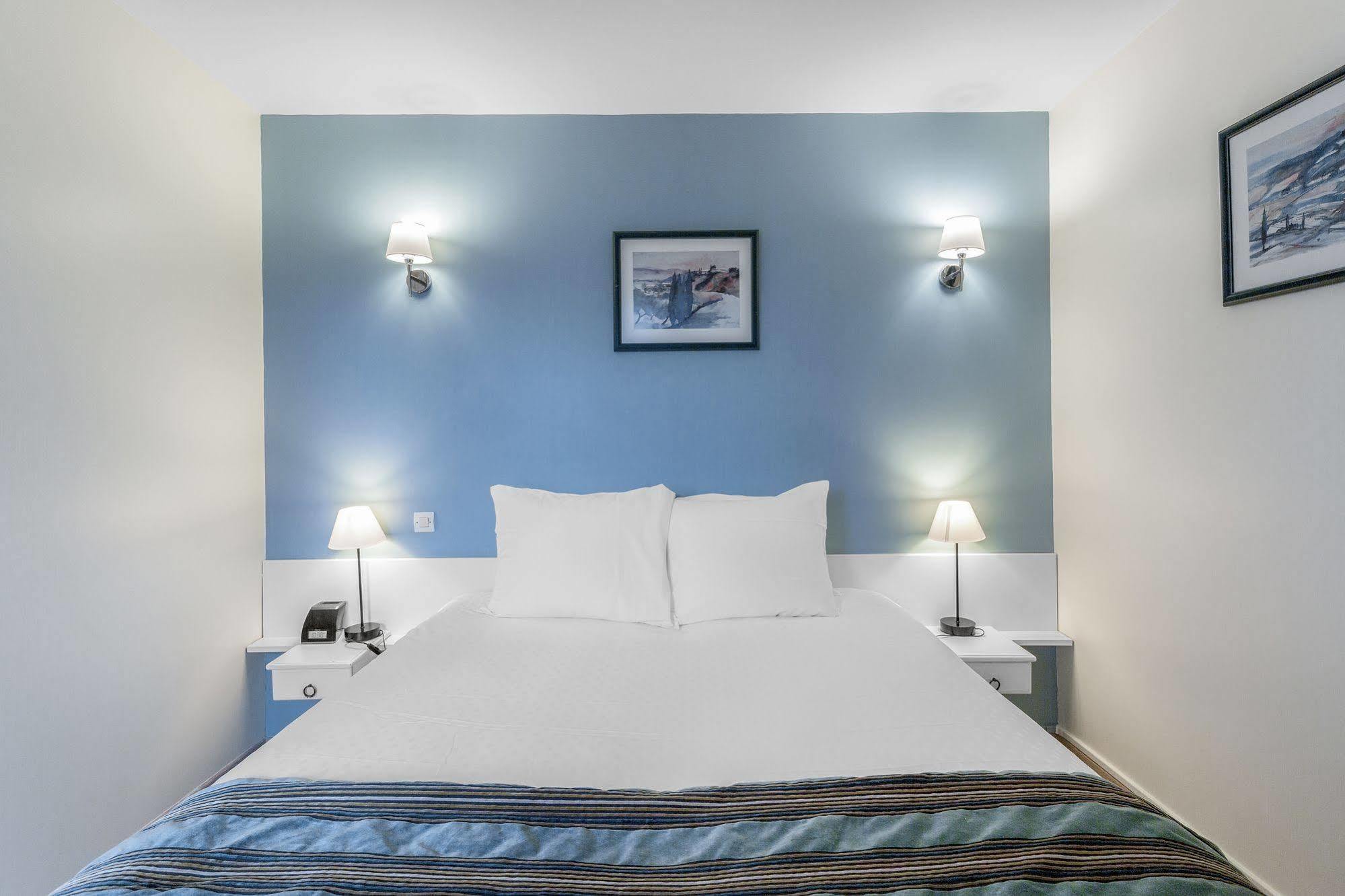 Karma Manoir Des Deux Amants Aparthotel Connelles Luaran gambar