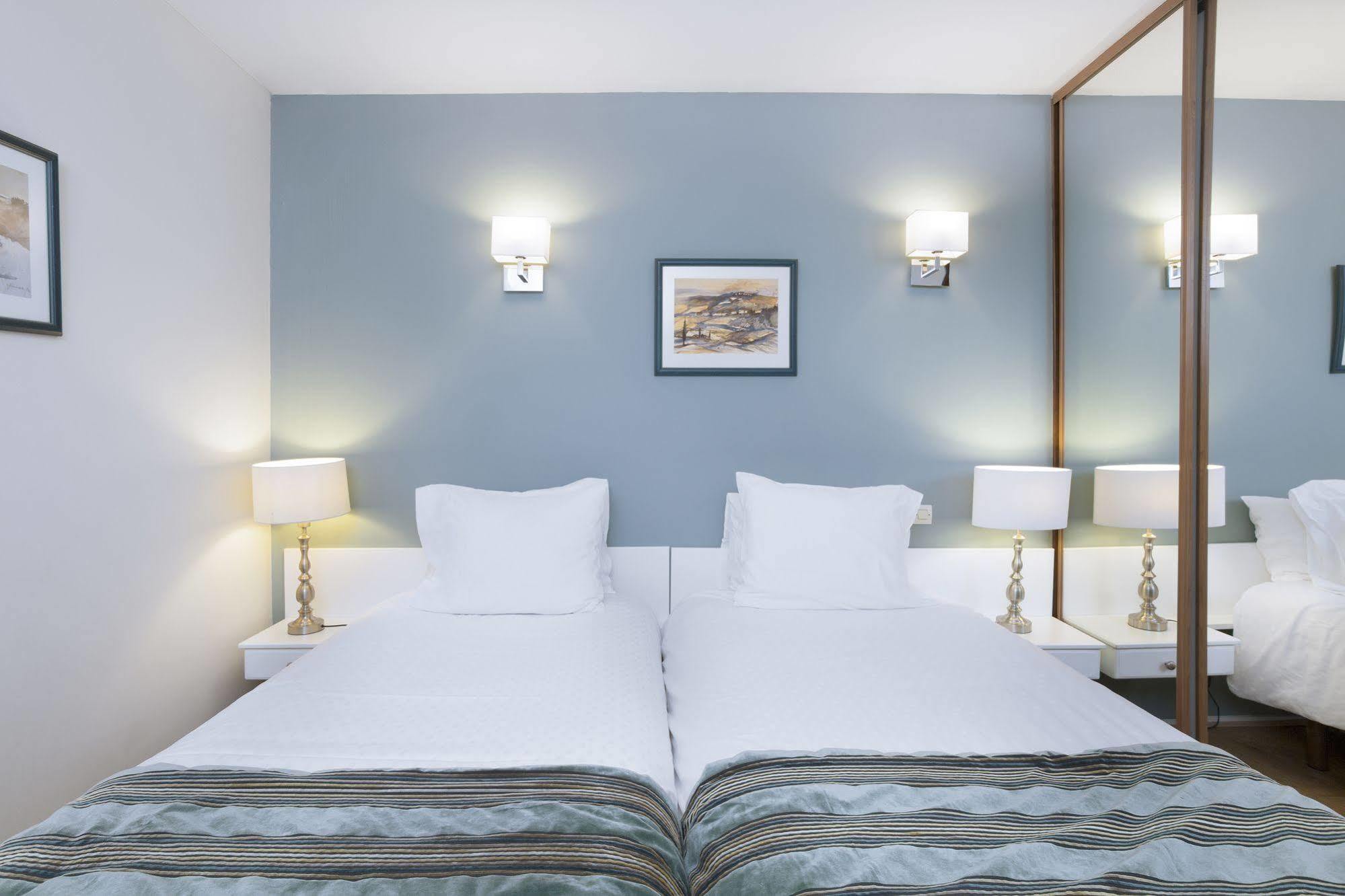 Karma Manoir Des Deux Amants Aparthotel Connelles Luaran gambar