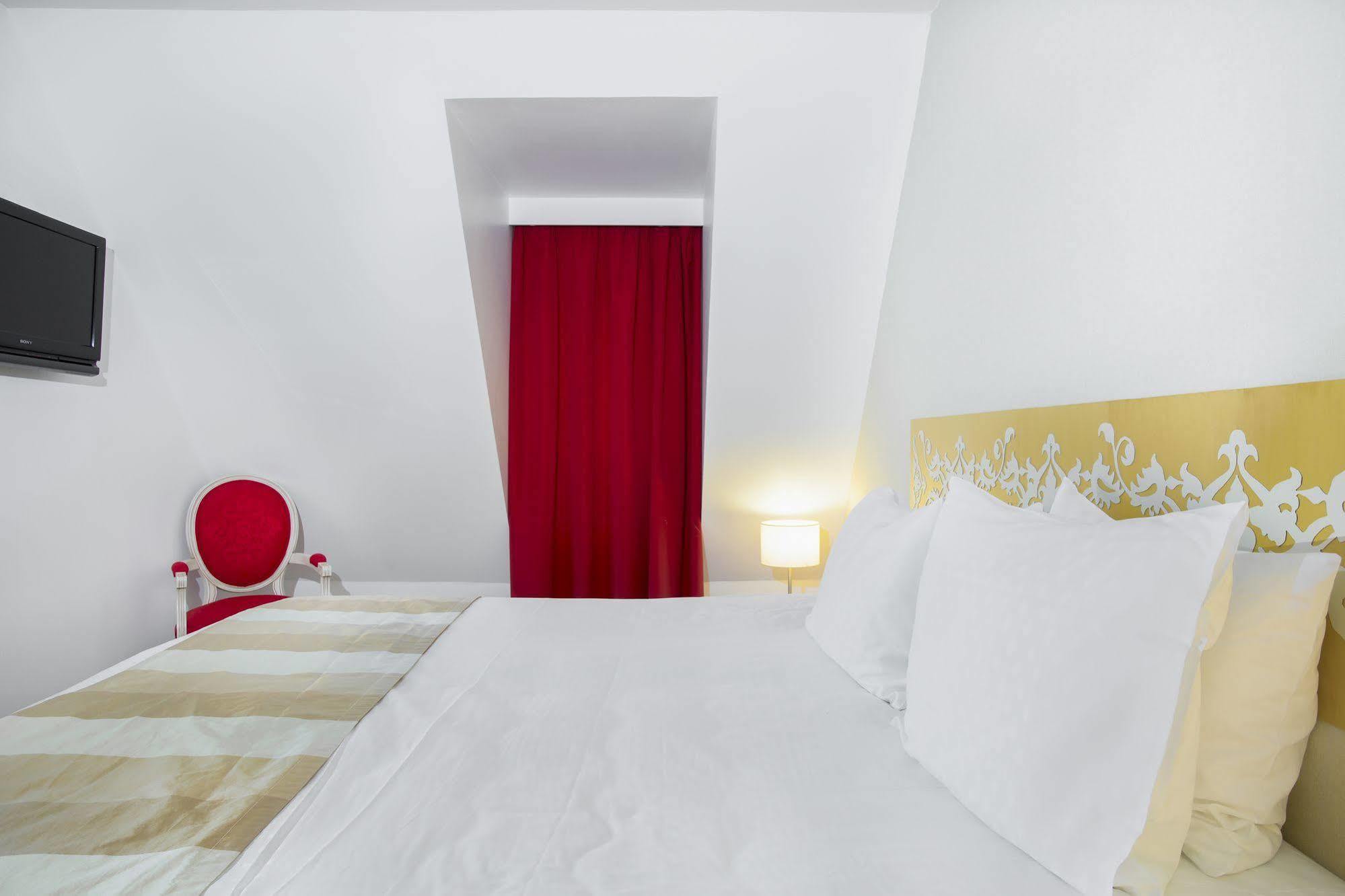 Karma Manoir Des Deux Amants Aparthotel Connelles Luaran gambar