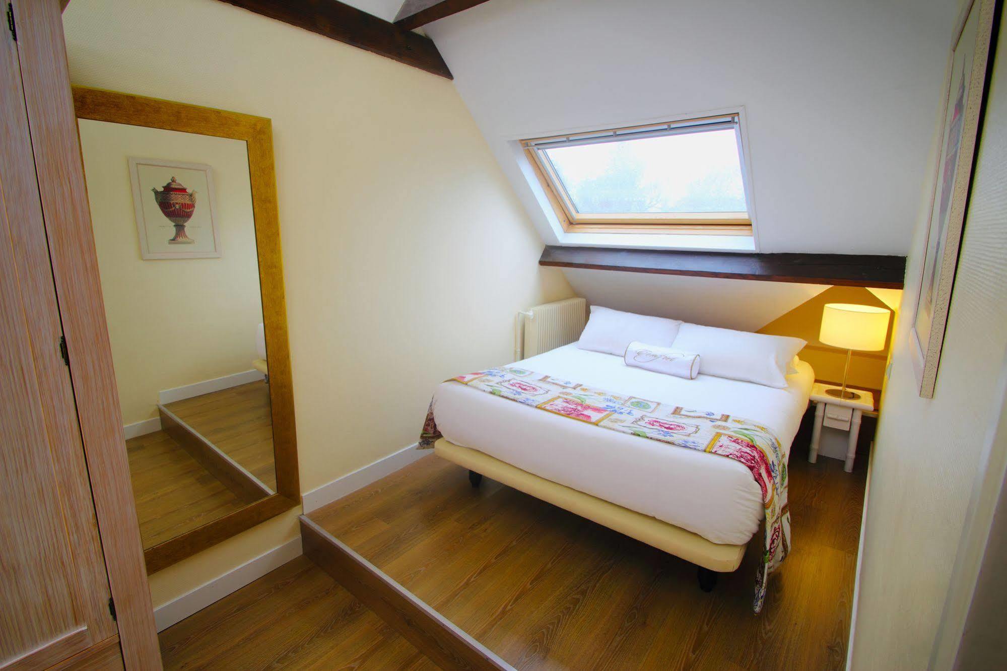 Karma Manoir Des Deux Amants Aparthotel Connelles Luaran gambar