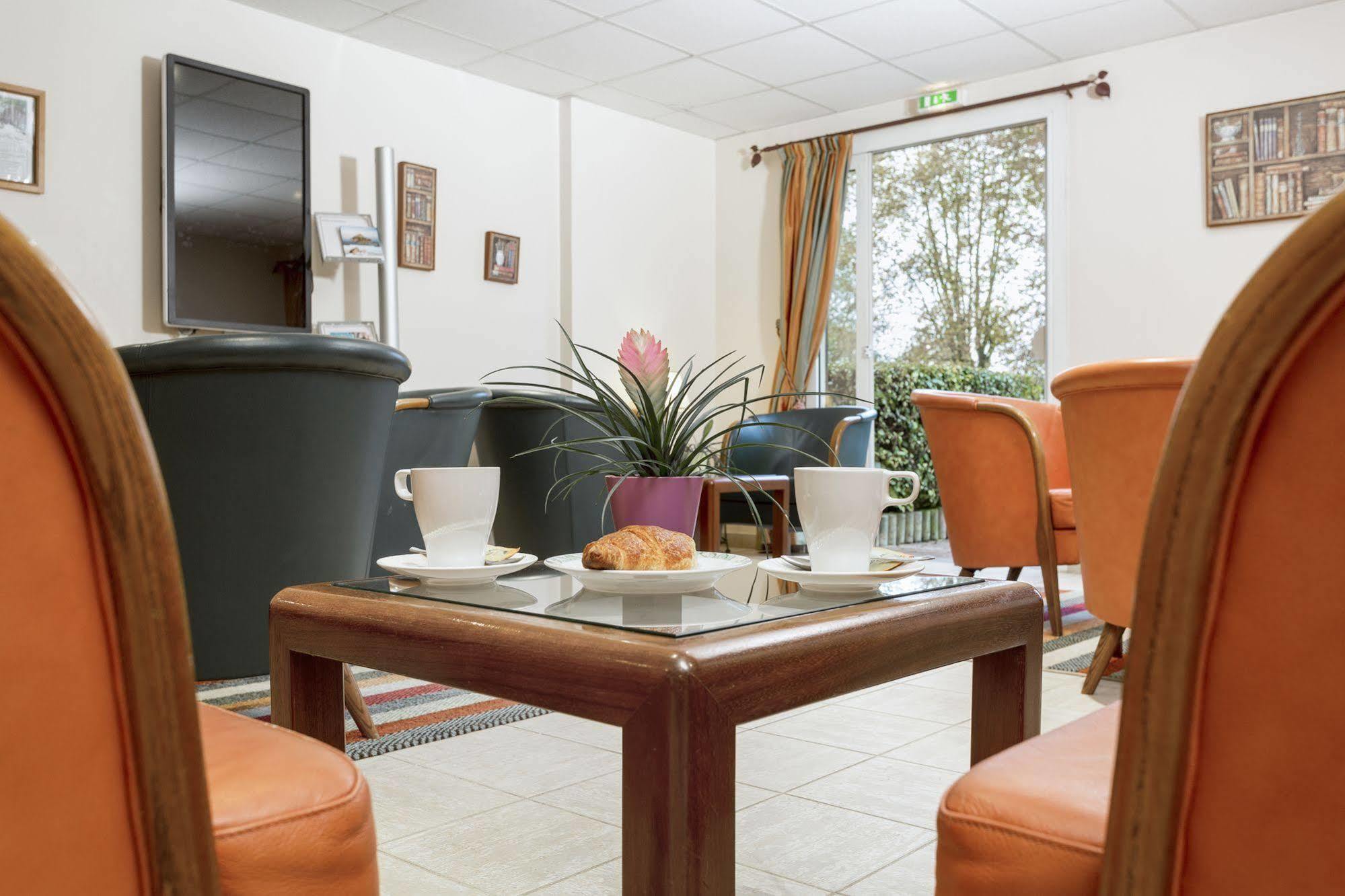 Karma Manoir Des Deux Amants Aparthotel Connelles Luaran gambar